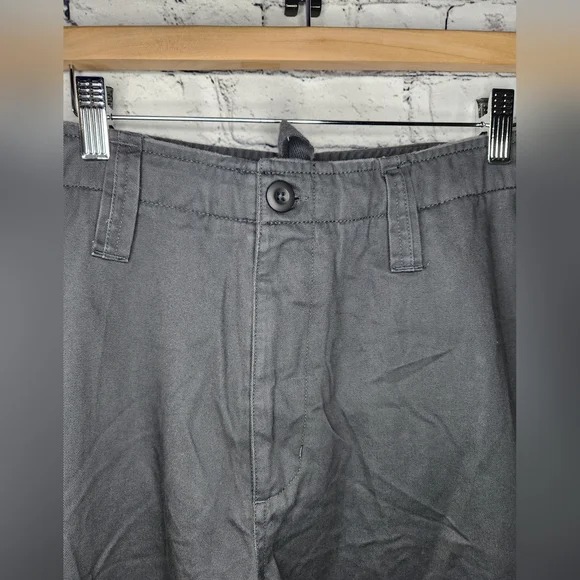 Nike Men's Gray Cargo Shorts Size XL - Picture 2 of 9